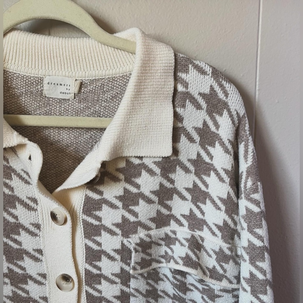Cream & Tan Houndstooth Sweater